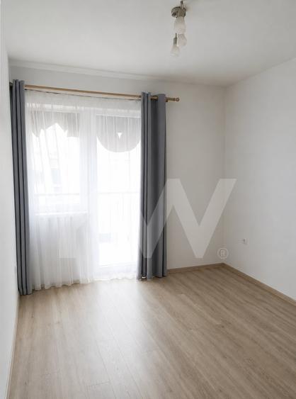 Apartament cu 3 camere decomandat în Periferie