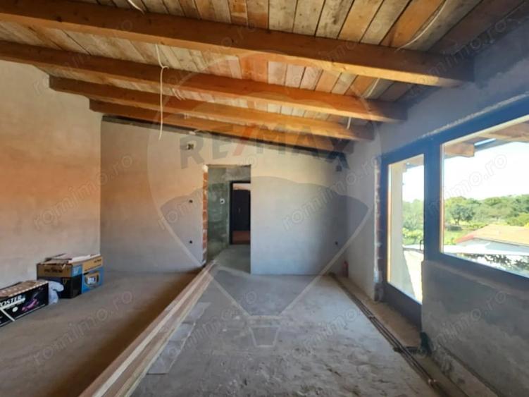 Casă cu 2 camere cu Teren 719 Mp în Central