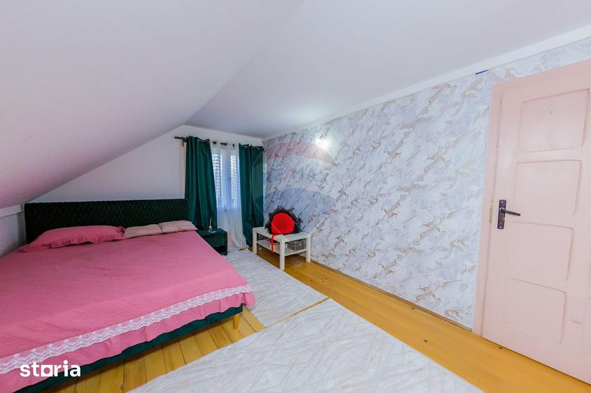 Casă cu 5 camere cu Teren 1133 Mp în Groși