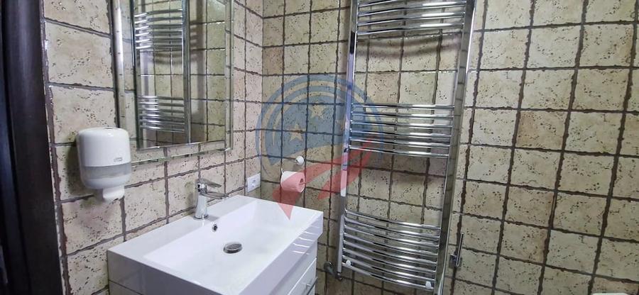 Casă cu 8 camere cu Teren 5574 Mp în Periferie