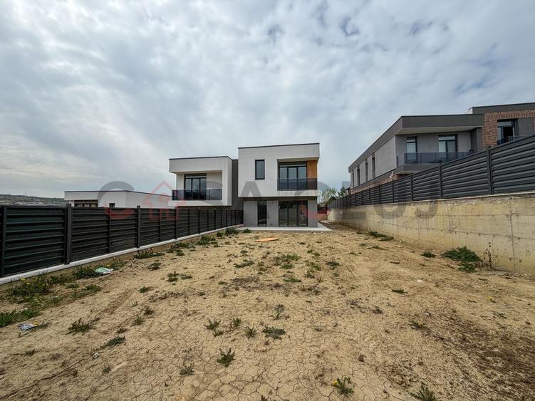 Casă individuală cu 5 camere cu Canalizare în Borhanci