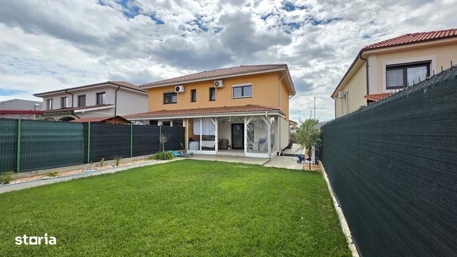 Casă cu 4 camere în Dumbrăvița