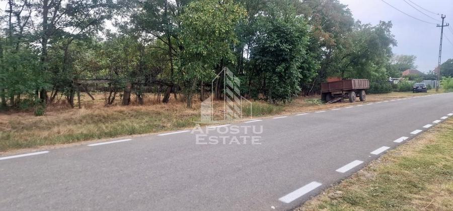 Teren Construcții intravilan de 556 mp, în Est