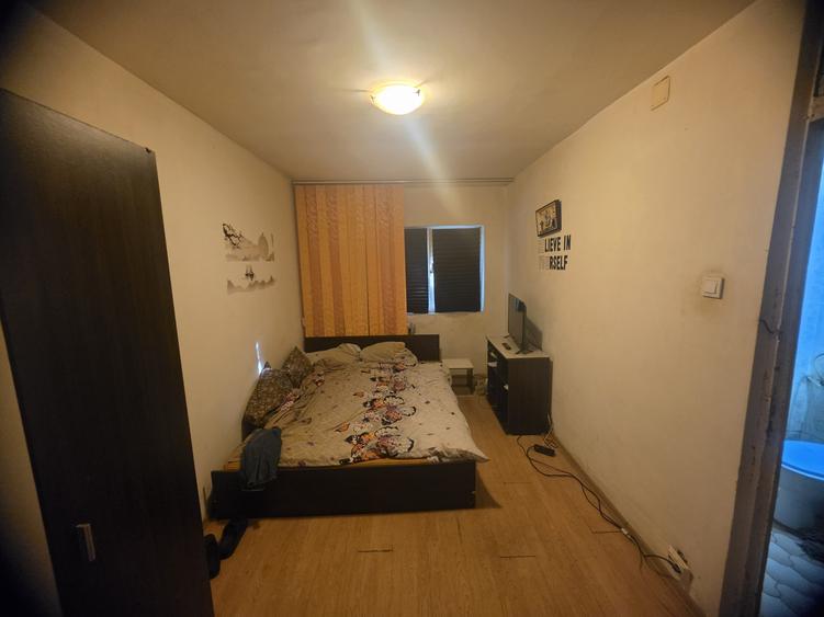 Apartament cu 3 camere decomandat în Colentina