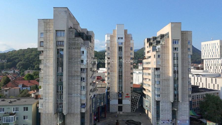 Spațiu comercial 493 mp utili | Locație centrală | Vizibilitate excelentă |