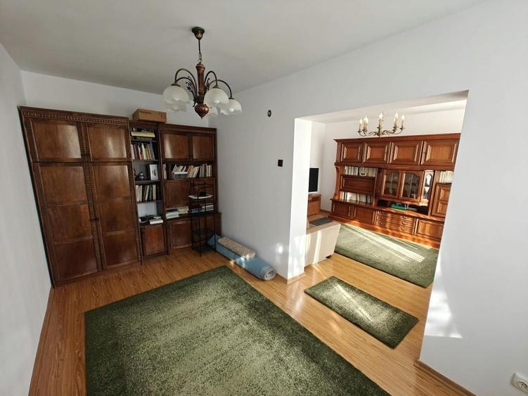 Apartament cu 4 camere decomandat în Dacia