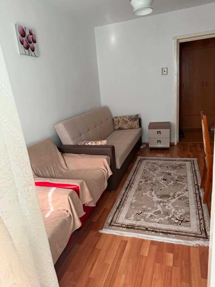 Apartament cu 3 camere decomandat în Exterior Vest
