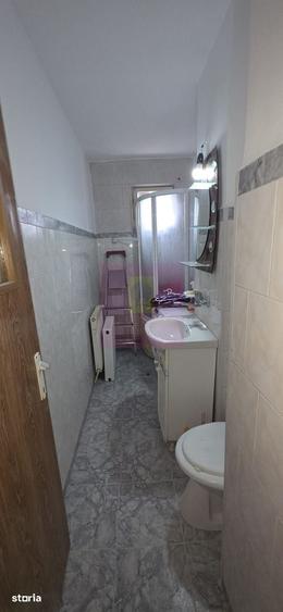 Apartament cu 3 camere semidecomandat în Ana Ipătescu