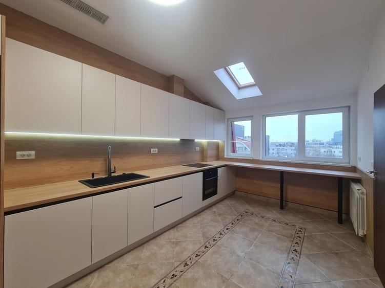 Apartament cu 4 camere decomandat în Herăstrău