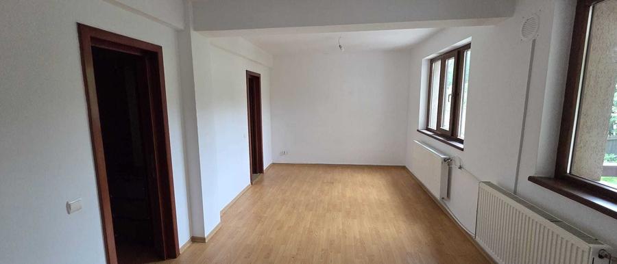 Casă cu 4 camere decomandat cu Teren 1318 Mp în Bucium