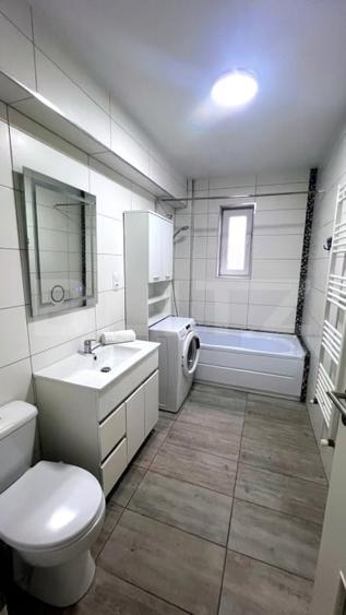 Apartament cu 3 camere decomandat, mobilat în Turnișor
