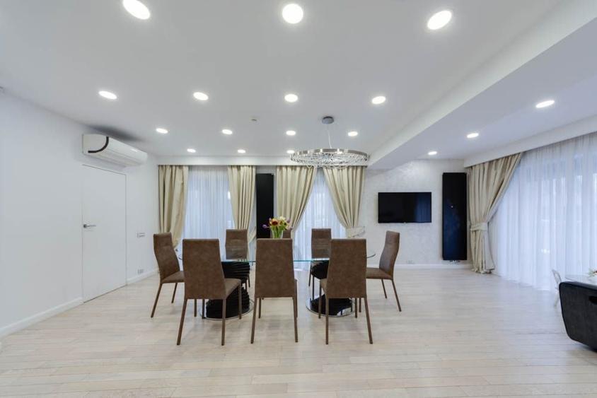 Casă individuală cu 10 camere cu Piscina în Herăstrău