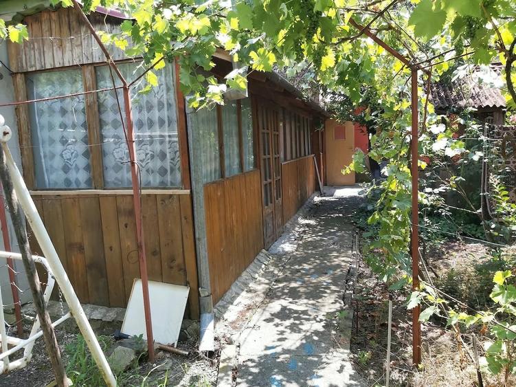 Casă cu 5 camere cu Teren 2000 Mp în Rogojeni