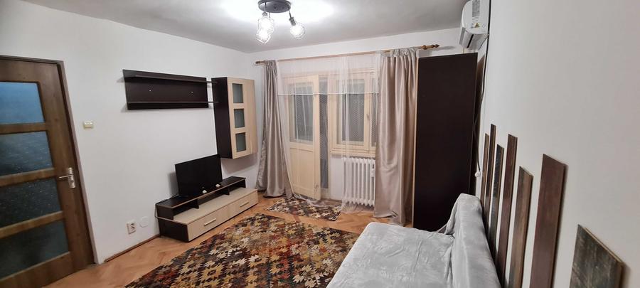 Garsonieră decomandată în Central