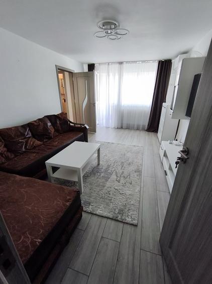 Apartament cu 3 camere semidecomandat în Central