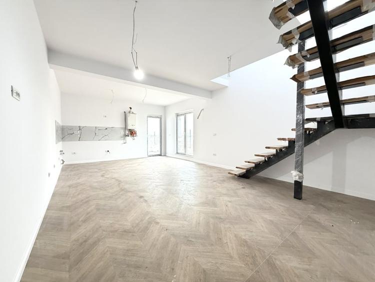 Duplex cu 4 camere cu Canalizare în Covaci