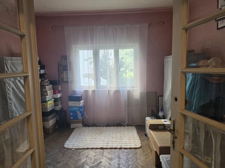 Casă individuală cu 9 camere cu Canalizare în Vatra Luminoasă
