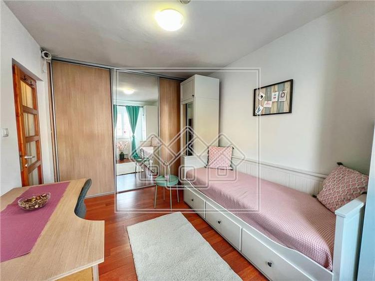Apartament cu 3 camere decomandat în Șelimbăr