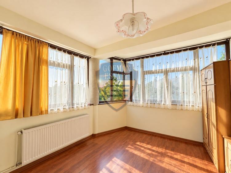 Casă individuală cu 8 camere cu Canalizare în Faleza Nord
