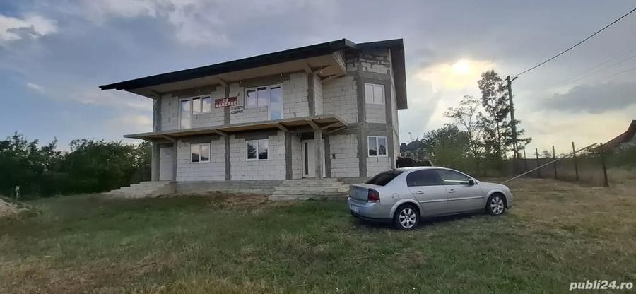Casă cu 5 camere cu Teren 2000 Mp în Popești