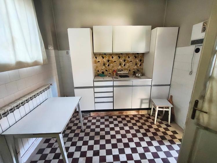 Casă individuală cu 5 camere cu Canalizare în Central