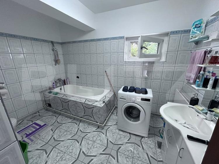 Duplex cu 14 camere cu Canalizare în Exterior Nord