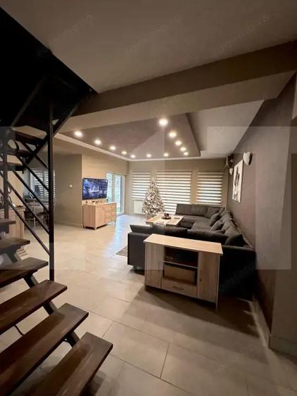 Apartament cu 4 camere decomandat în Central