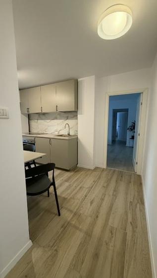 Apartament cu 3 camere semidecomandat, mobilat în Aradului