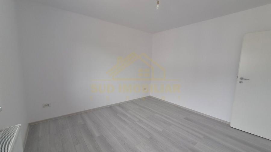 Duplex cu 7 camere cu Canalizare în Central