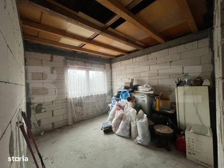 Casă cu 4 camere în Leamna de Sus