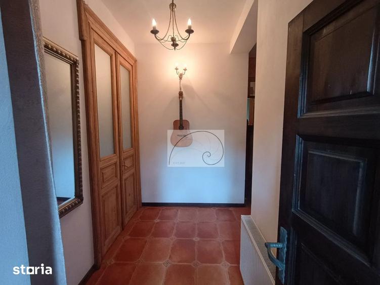 Casă cu 6 camere cu Teren 200 Mp în Moșilor