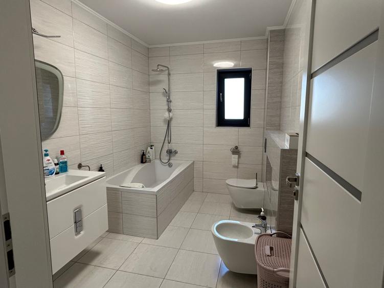 Casă cu 3 camere în Central