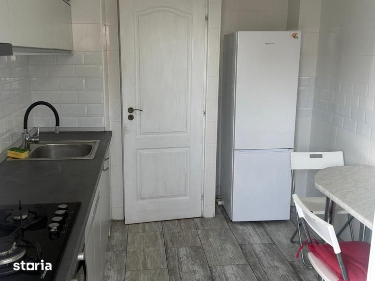 Apartament cu 3 camere decomandat în Micro 4