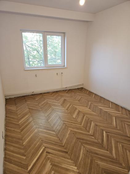De vanzare apartament cu trei camere , zona Lipovei - 4