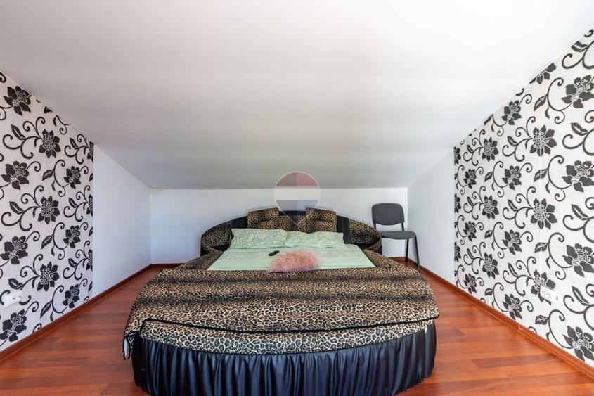 Casă individuală cu 6 camere cu Teren 2200 Mp în Crevedia Mare