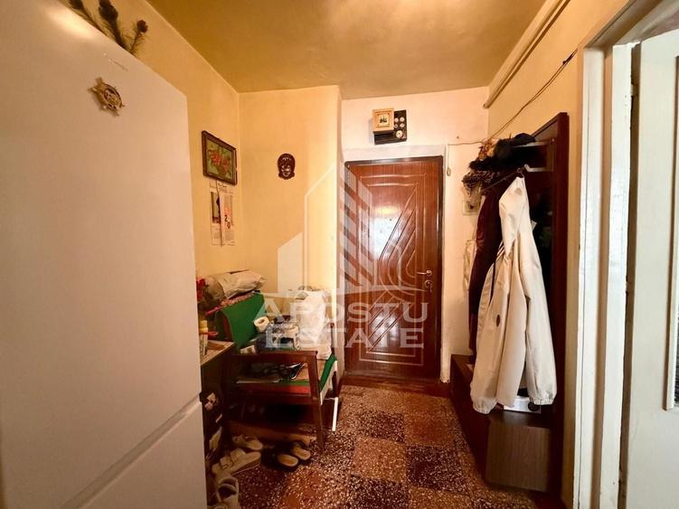 Apartament cu 2 camere semidecomandat, mobilat în Circumvalațiunii