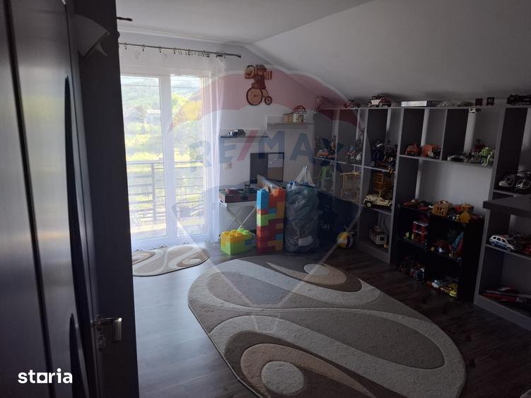 Casa / Vila cu 4 camere de vanzare - 5