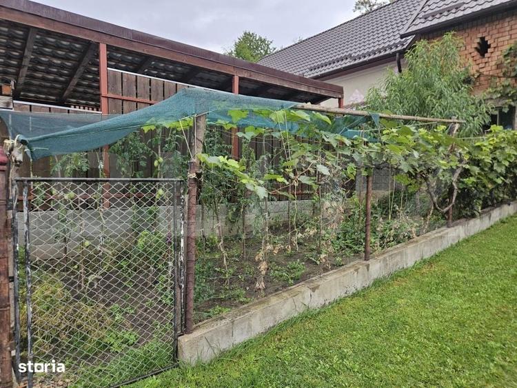 Casă cu 4 camere în Tăuți