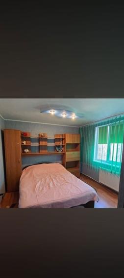 Apartament cu 3 camere decomandat în Est