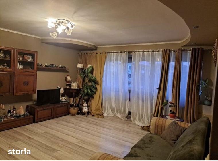 Apartament cu 3 camere semidecomandat în Calea București