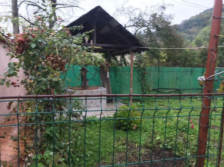 Casă cu 4 camere cu Teren 2500 Mp în Ilovăț