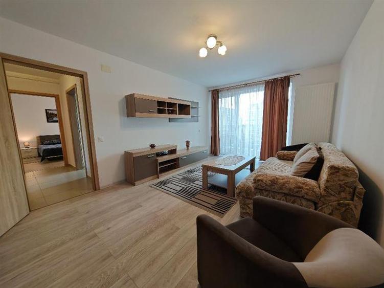 Apartament cu 2 camere decomandat, mobilat în Tractorul