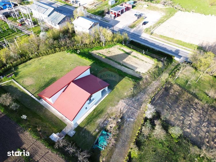 Casă cu 4 camere cu Teren 4151 Mp în Târgu Bujor