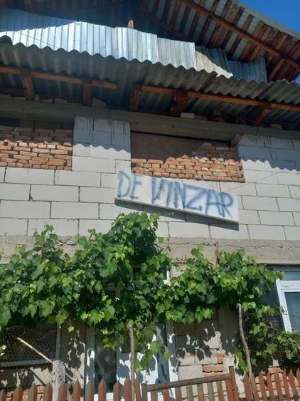 Casă cu 4 camere în Domnești
