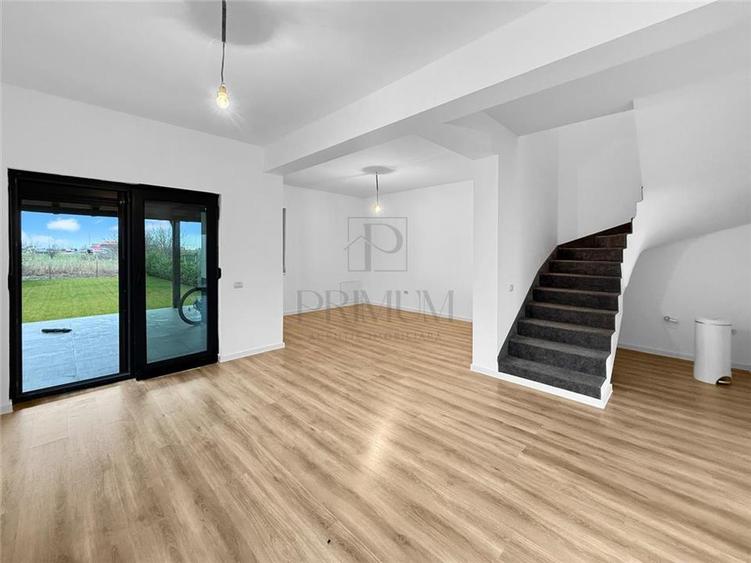 Duplex cu 4 camere cu Canalizare în Moșnița Nouă