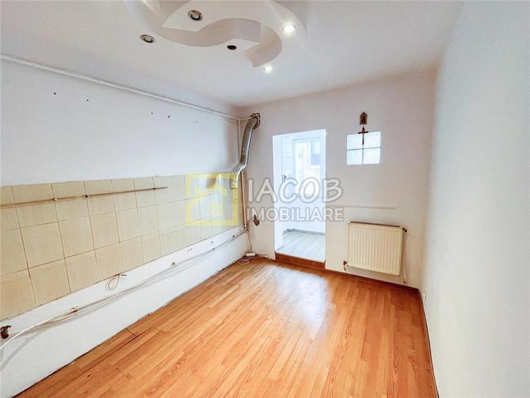 Apartament cu 3 camere decomandat în Central