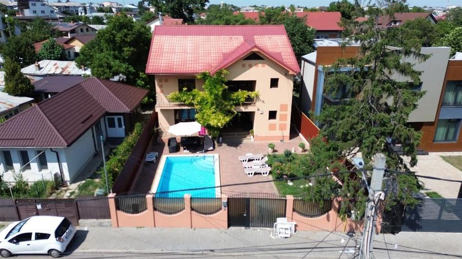 Casă individuală cu 5 camere cu Canalizare în Central