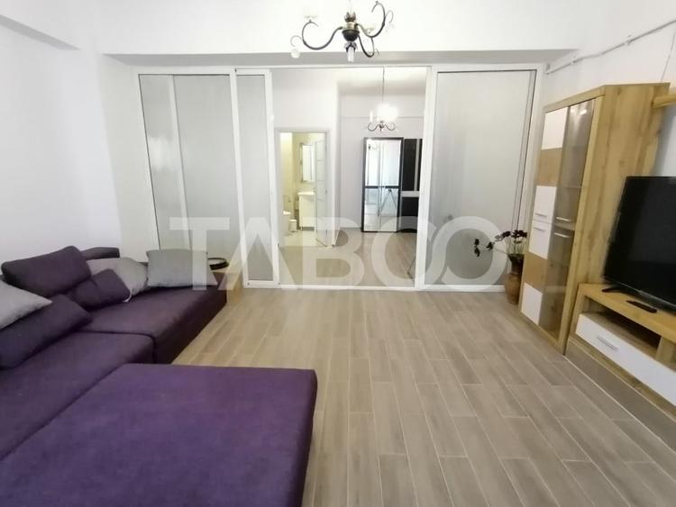 Apartament cu 3 camere semidecomandat, mobilat în Ștrand