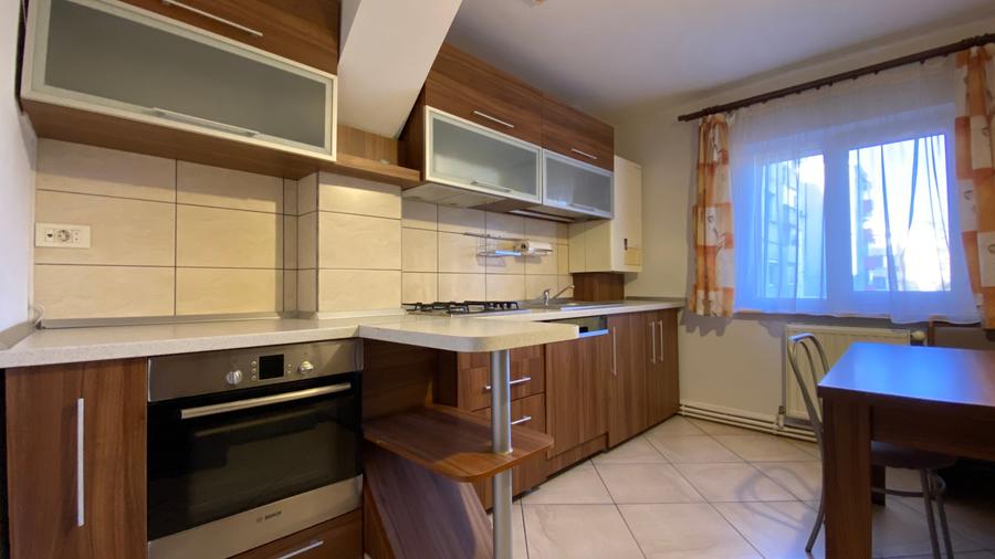 Apartament cu 3 camere decomandat în Găvana 3