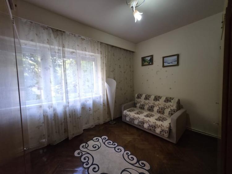 Apartament cu 4 camere decomandat, mobilat în Central